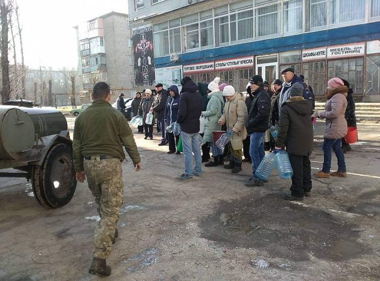 Военные спасают жителей Бердянска, остав…