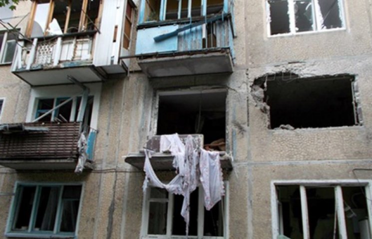 В Донецке уже рушатся дома, школы и детс…
