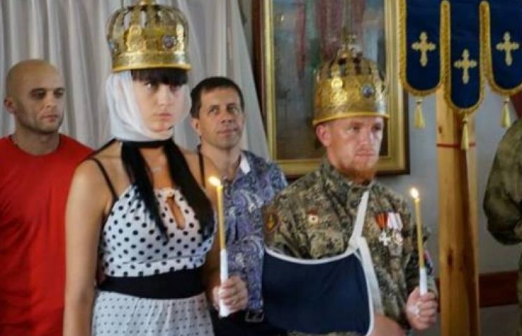 Жена «Моторолы» на венчании в крымском х…