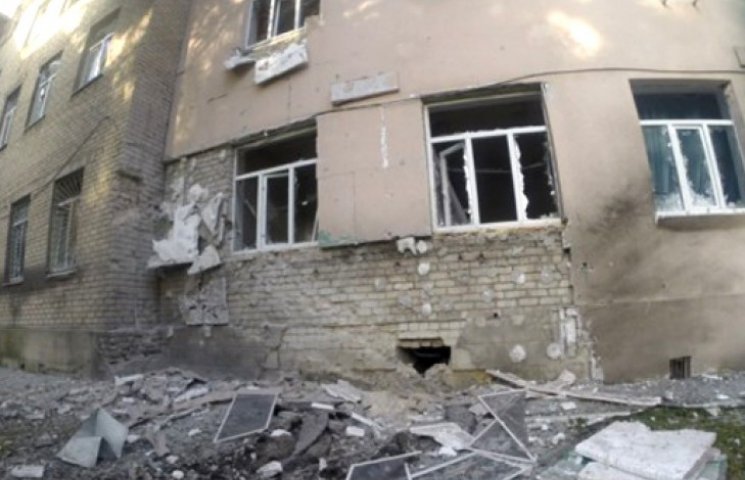 Луганск засыпало снарядами: есть убитые,…