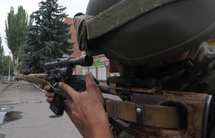 В Луганске боевики захватили центр для б…