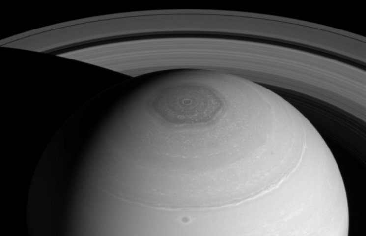 NASA показало уникальный снимок Сатурна…
