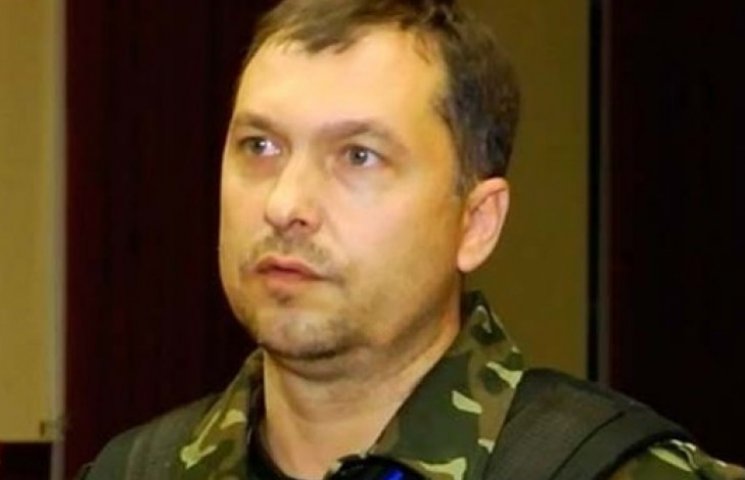 Боевик Болотов сжигает документы в Луган…