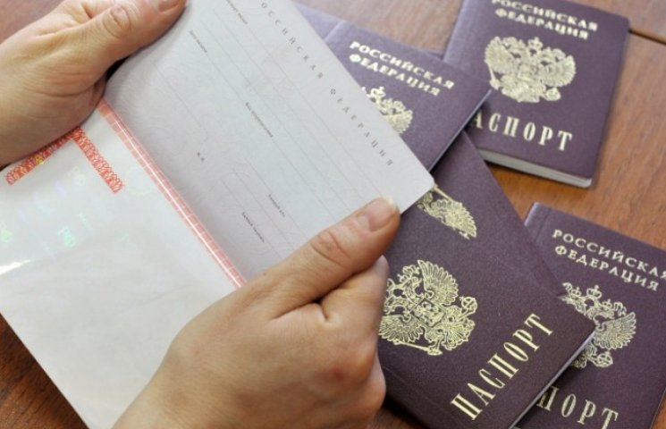 Крымчане из-за паспортной лихорадки выхо…