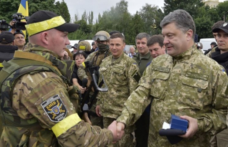 Порошенко наградил полторы сотни украинс…