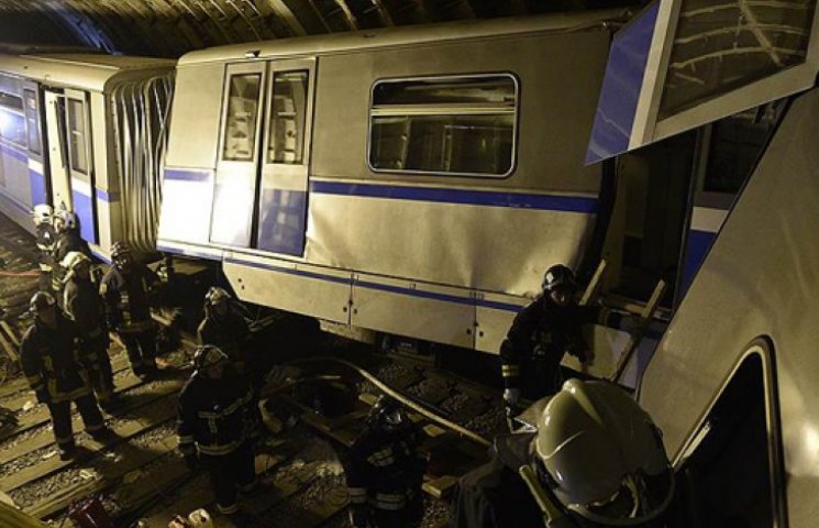 Число жертв аварии в московском метро ув…