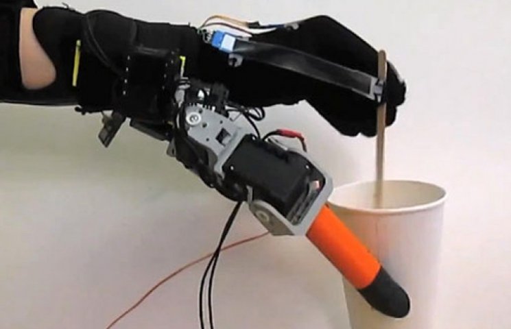 Робототехники подарили руке человека еще…