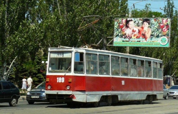 Луганск парализован: троллейбусы и трамв…