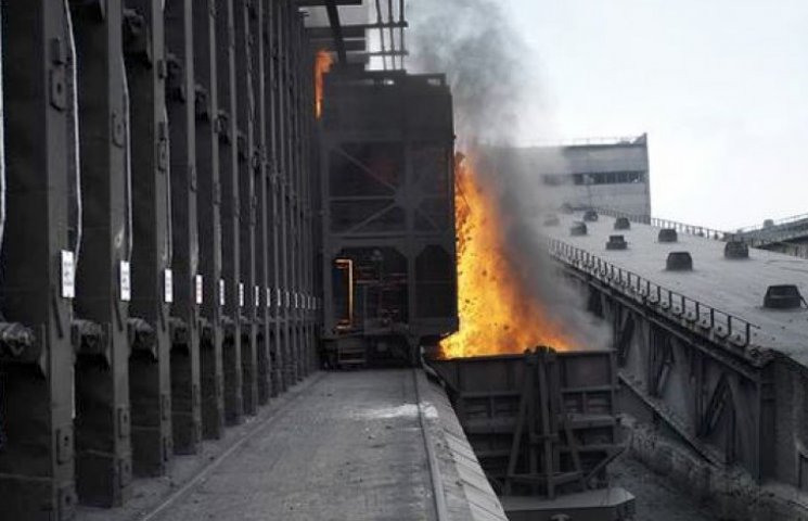Под Донецком горит завод Ахметова, захва…
