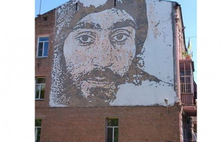 У Києві з'явилося гігантське графіті гер…