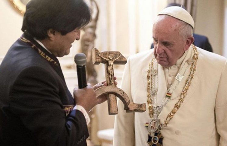 Папі Франциску у Болівії подарували атеї…