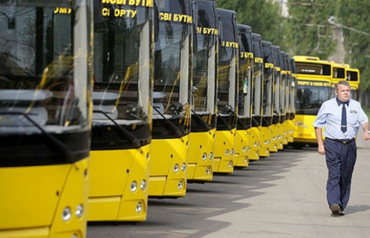 Як нові столичні автобуси чиновники пуст…