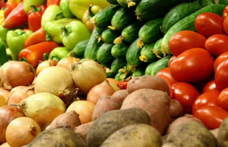 У Києві стрімко дешевшають сезонні овочі…