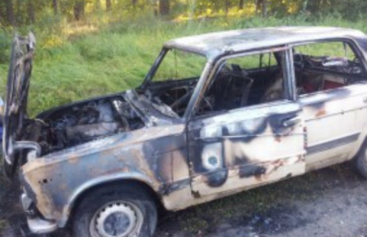 На Сумщині автівка загорілася під час ру…