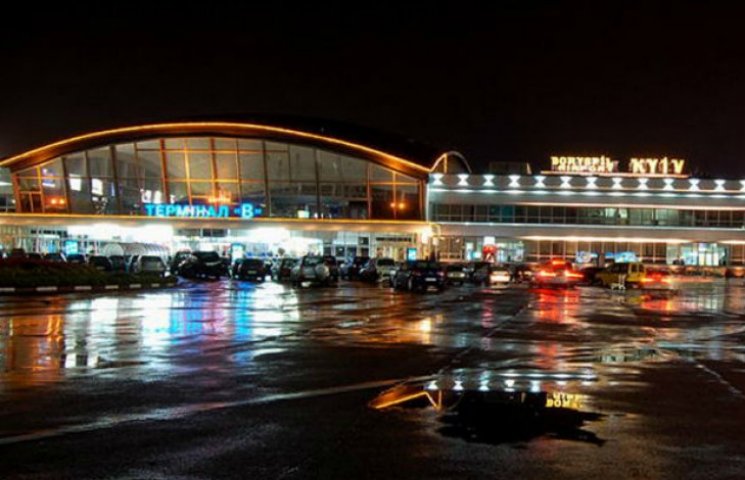 Добова автостоянка в аеропорту "Бориспіл…