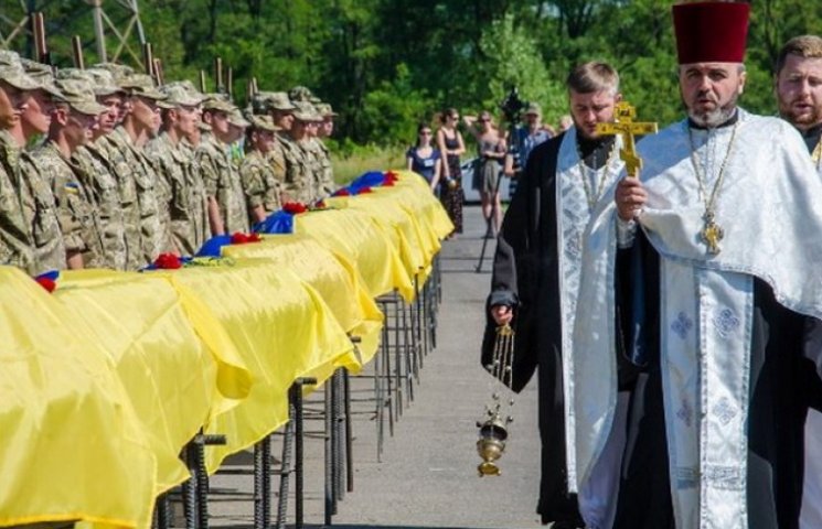 У Дніпропетровську поховали ще 16 невпіз…