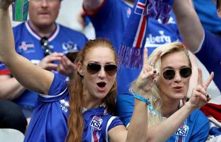 Як фанатки-красуні з Ісландії вболівають…