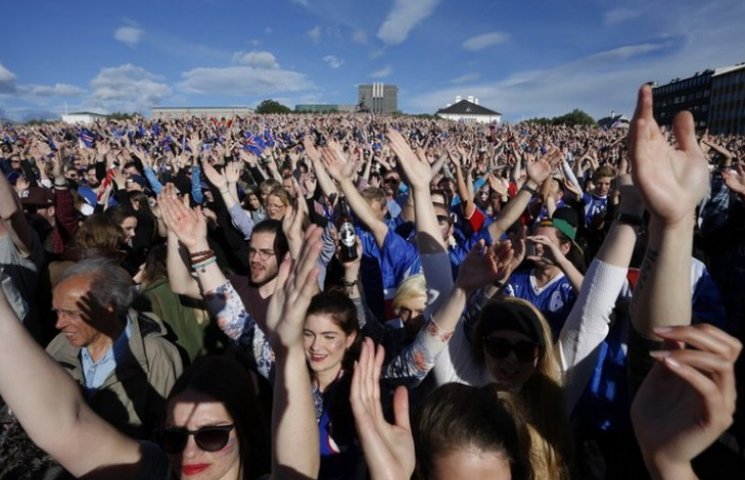 Як ісландці яскраво прощалися з Євро-201…