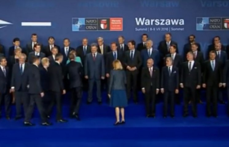 Порошенко став центровим на саміті НАТО…