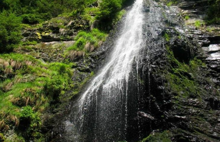 Як виглядає у Карпатах найвищий водоспад…