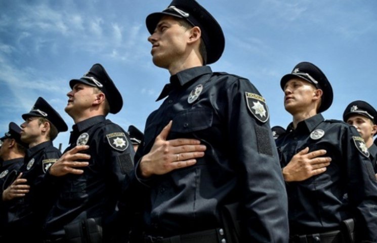 Закарпатській поліції не вистачає гімну…