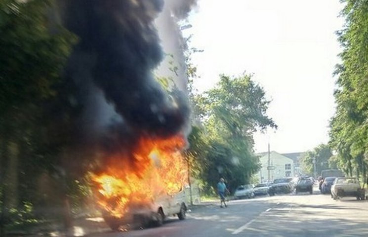Через пожежу в центрі Вінниці, мікроавто…