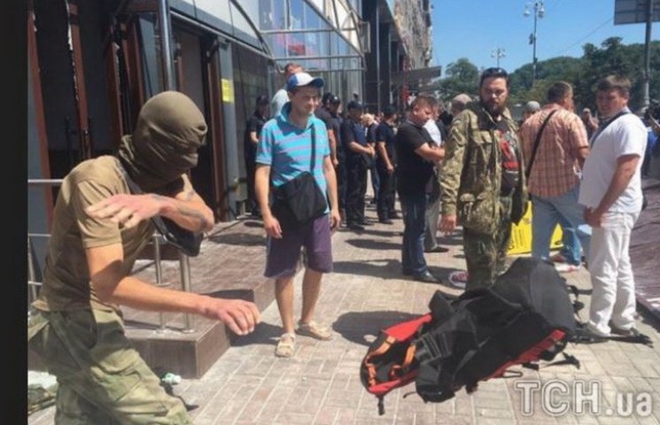 Штурм "Карателя" в Киеве: В ход пошел сл…