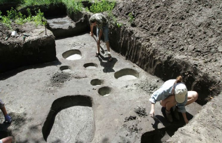 У Горішніх Плавнях археологи знайшли уні…