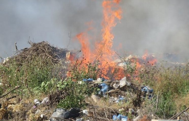 На Одещині палає ще одне міське звалище…