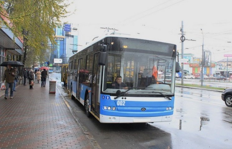 У Вінниці тролейбус переїхав ногу пасажи…