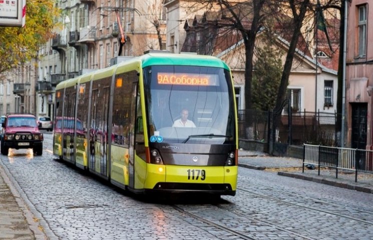 Как львовские трамваи в грозу ездят (ФОТ…