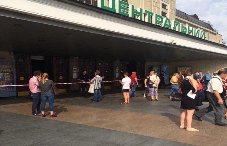 Залізничний вокзал у Києві "замінували"…