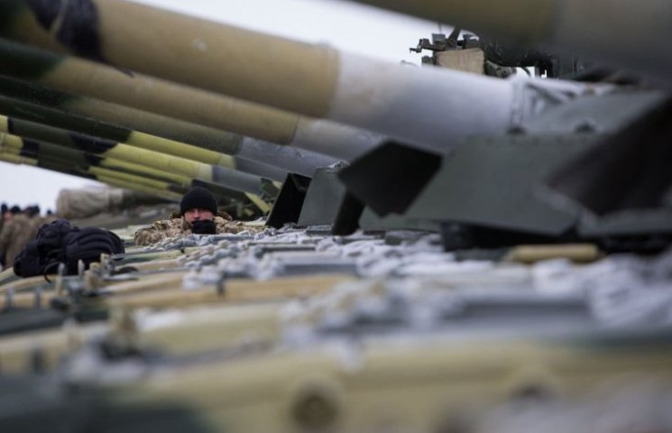 Навіщо Україна продає десятки танків тай…