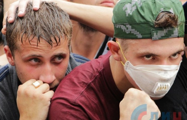 Как окупанты в Луганске учили молодежь п…