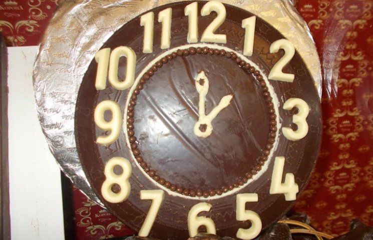В Тростянці з'явився шоколадний годинник…