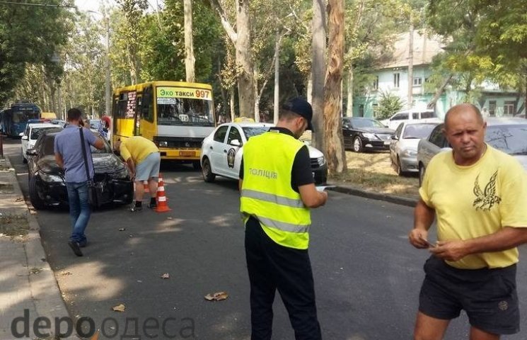 В Одесі аварія БМВ та вантажівки спричин…