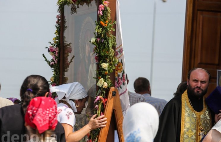 Піп-парад гундяєвців під Києвом: Хрести…
