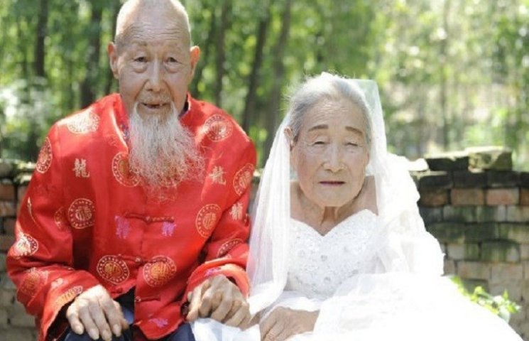 Китайские супруги устроили свадебную фот…