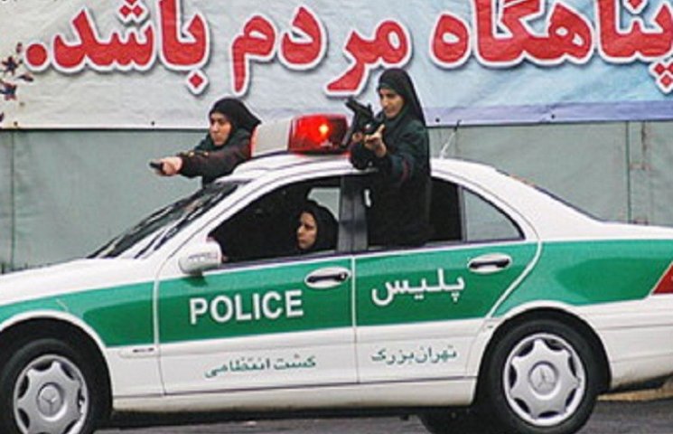 Полиция Ирана "загребла" 150 юношей и де…