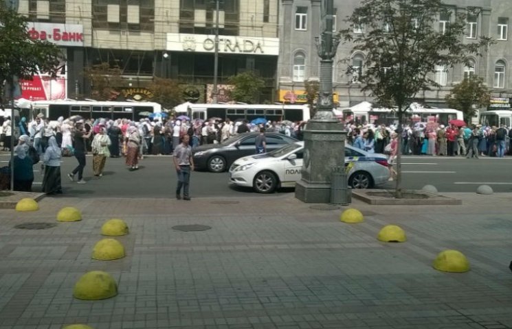 Как "гундяевцы" тусуются в центре Киева…
