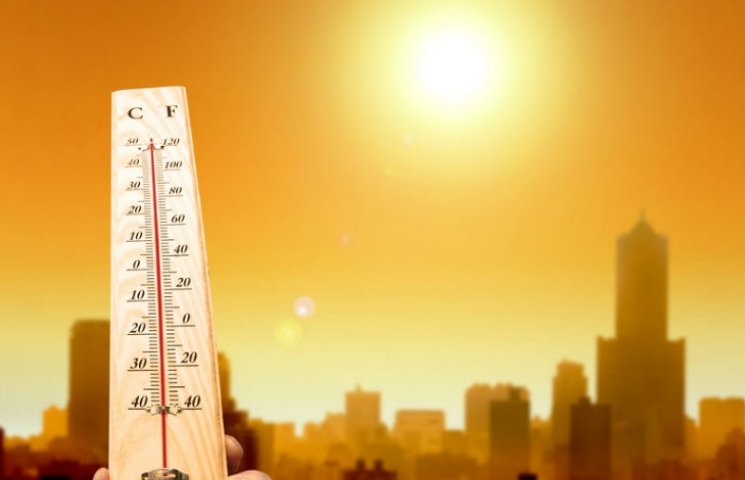 Гнітюча спека протримається в Києві аж д…