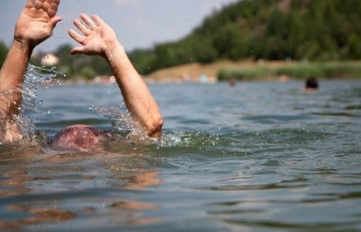 На Миколаївщині на воді загинуло дві люд…