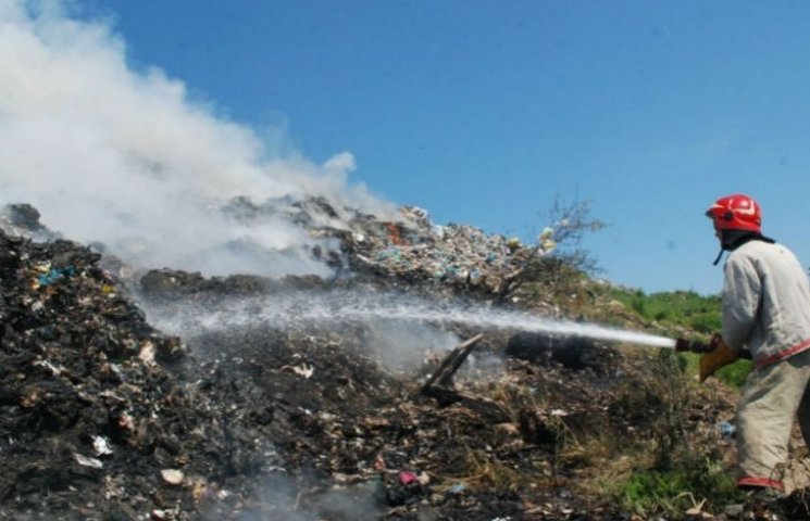 На Київщині загорілося сміттєзвалище (ОН…
