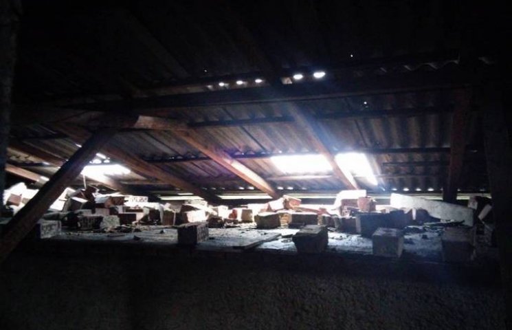 На Буковине ураган снес часть крыши в од…