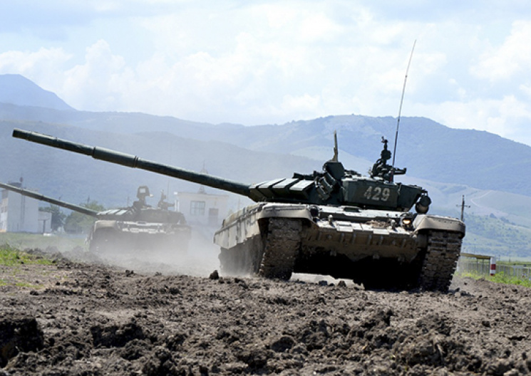 Окупанти в Криму стріляли з танків в рам…