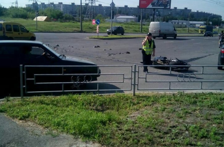В Харькове мотоциклист врезался в тягач…