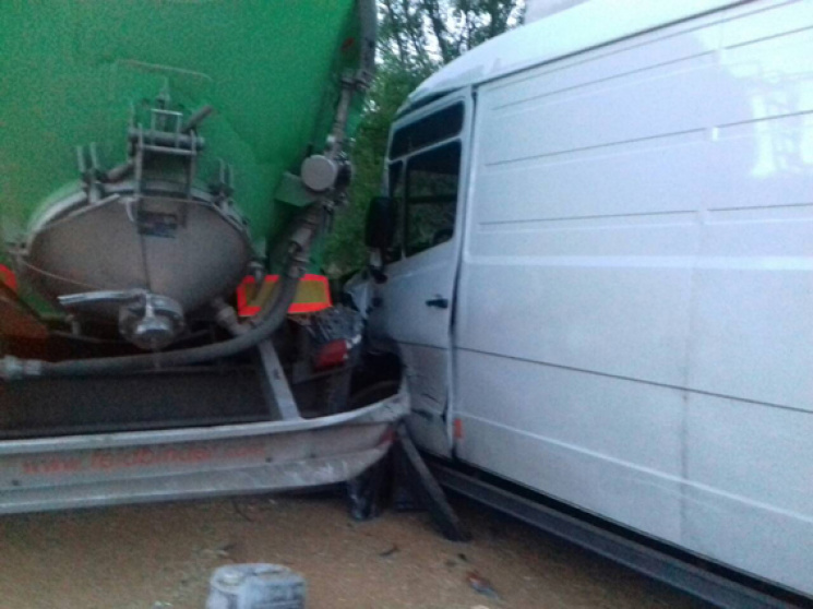 На Миколаївщині зіткнулися чотири вантаж…