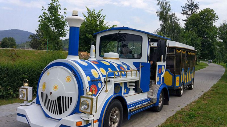 Мукачевом їздить туристичний чудо-потяг…