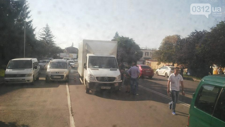 В Ужгороді зіткнулися автобус і вантажів…