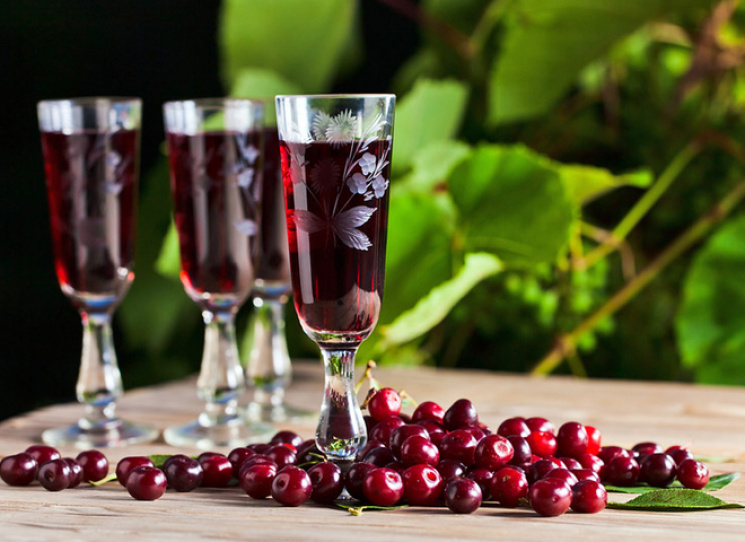 Рецепт домашнего вишневого вина или виноделие из вишни своими руками | Ромов�ый Дневник
